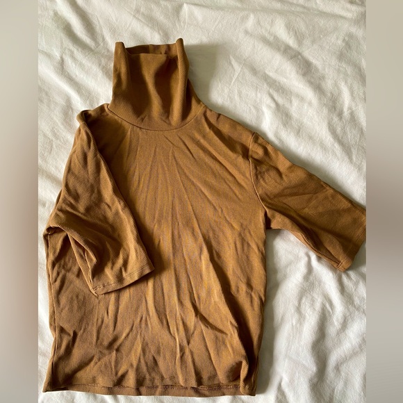 Brown fitted ribbed turtleneck - Picture 1 of 2